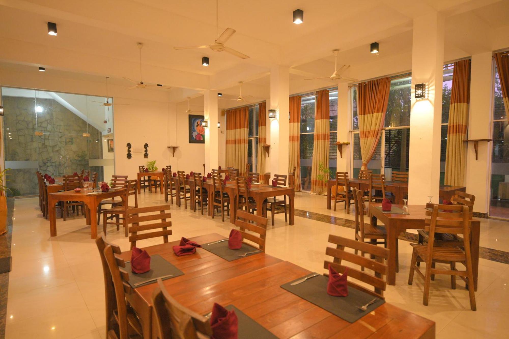 Ceylan Lodge Anuradhapura Exterior foto